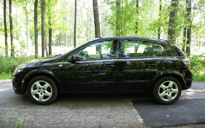 Opel Astra cena 18000 przebieg: 169900, rok produkcji 2008 z Orzesze małe 379